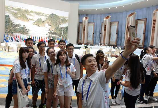 2000名香港青年开启浙江行 参观G20会场体验共享单车