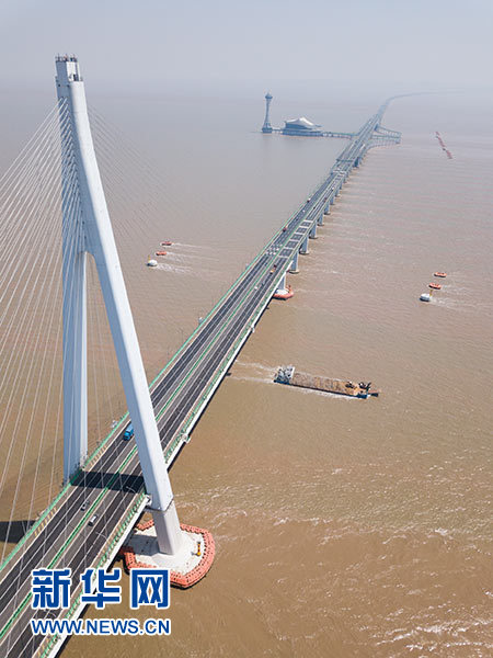 大桥横架飞虹 十载显现峥嵘——杭州湾跨海大桥建成通车十周年